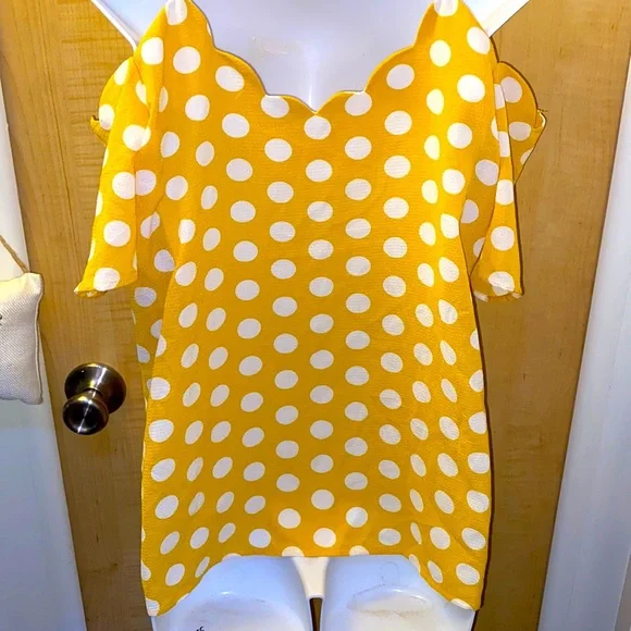 🌻Monteau Spaghetti Strap Off-Shoulder Top - Picture 3 of 5